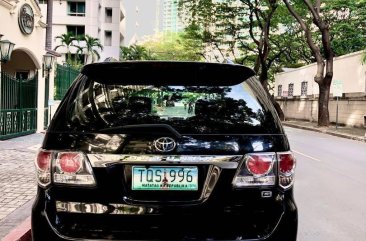 Selling Black Toyota Fortuner 2012 in Makati