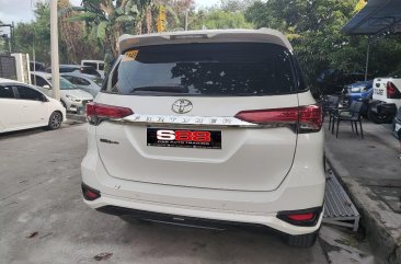 Selling White Toyota Fortuner 2020 in Quezon