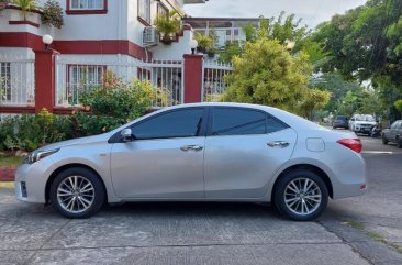 Sell Pearl White Toyota Corolla Altis 2014 in Las Piñas