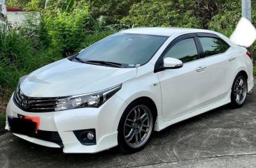 Selling Pearl White Toyota Corolla 2014 in Taguig