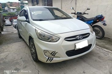 Selling White Hyundai Accent 2017 in Quezon