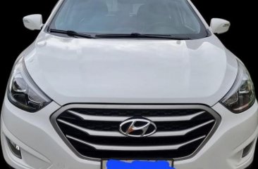 Selling Pearl White Hyundai Tucson 2015 in Manila