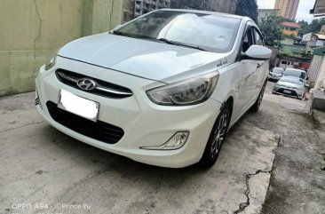 Selling White Hyundai Accent 2017 in Quezon