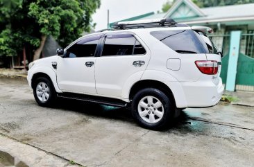 Pearl White Toyota Fortuner 2009 for sale in Cabuyao