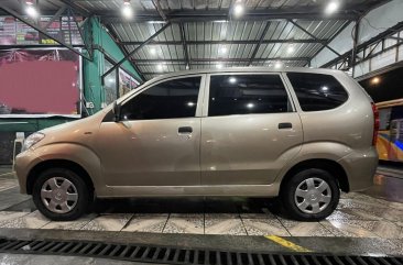 Selling Silver Toyota Avanza 2011 in Taguig