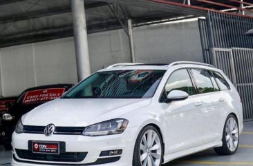 Selling White Volkswagen Golf 2017 in Manila