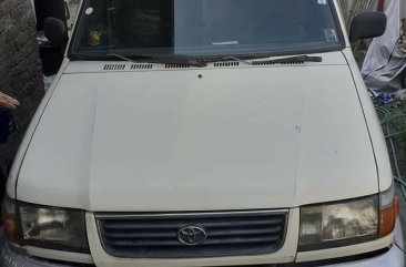 Selling White Toyota Revo 2000 in Pasig