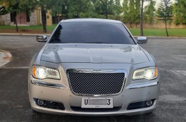 Selling Brightsilver Chrysler 300C 2012 in Las Piñas