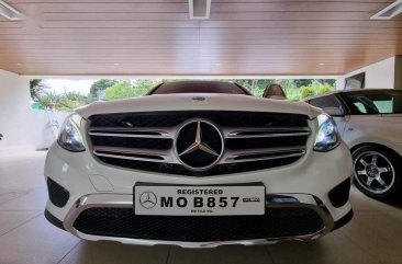 Selling White Mercedes-Benz GLC200 2018 in Santa Maria