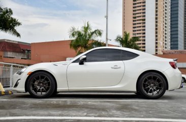 Selling Pearl White Toyota 86 2014 