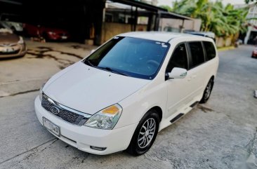 Selling White Kia Carnival 2011 in Bacoor