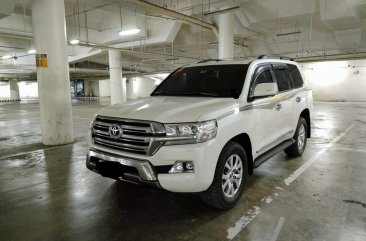 Selling Pearl White Toyota Land Cruiser 2018 in Mandaue