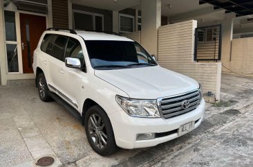 Selling Pearl White Toyota Land Cruiser 2011 in Manila