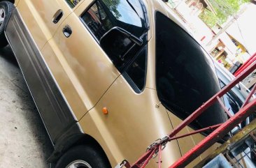 Selling Beige Hyundai Starex 2000 in Quezon