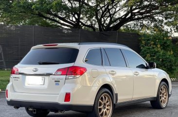 Selling Pearl White Subaru Outback 2011 in Las Piñas