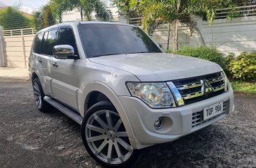 Selling Pearl White Mitsubishi Pajero 2013 in Malabon