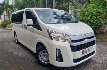 Pearl White Toyota Hiace Commuter 2021 for sale in Malabon 