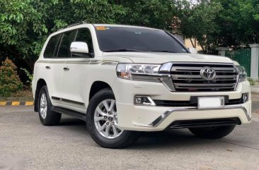 Sell Pearl White 2018 Toyota Land Cruiser in Quezon City