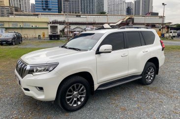 Selling Pearl White Toyota Land Cruiser Prado 2018 in Pasig