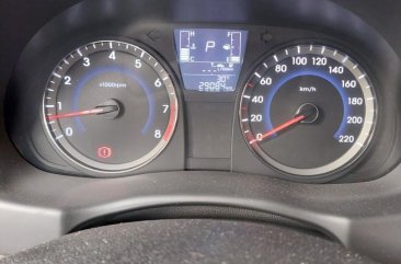 Selling White Hyundai Accent 2018 in Biñan