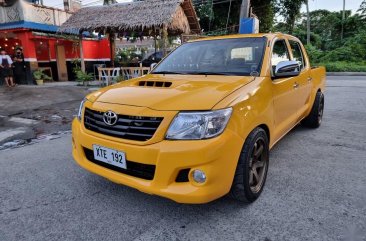 Selling Yellow Toyota Hilux 2005 in Pateros