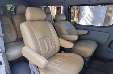 Pearl White Toyota Hiace Super Grandia 2010 for sale in Automatic