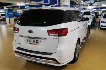 White Kia Carnival 2018 for sale in Makati