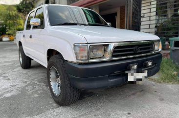 White Toyota Hilux 1999 for sale in Manual