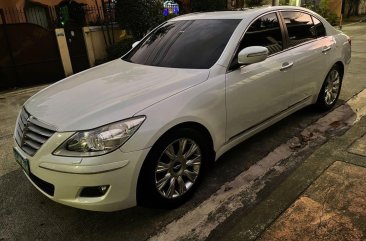 Pearl White Hyundai Genesis 2010 for sale in Quezon