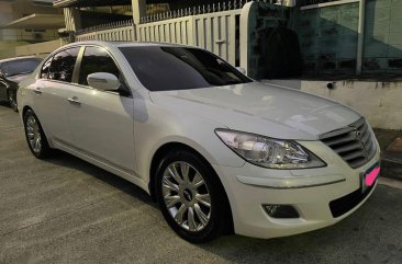 Pearl White Hyundai Genesis 2010 for sale in Quezon
