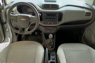 Pearl White Chevrolet Spin 2014 for sale in Las Pinas