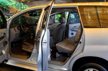 Selling Silver Toyota Innova 2011 in Bulacan