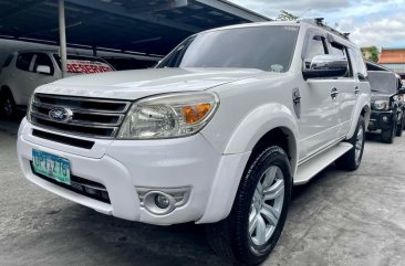 Selling White Ford Everest 2013 in San Mateo