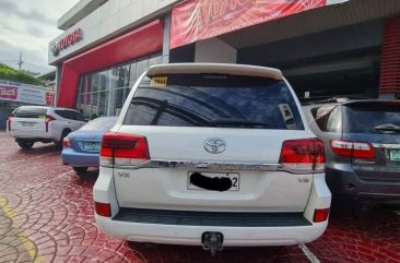 Selling Pearl White Toyota Land Cruiser 2016 in Makati