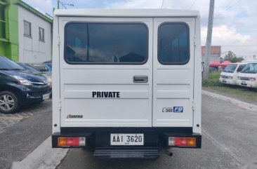 Selling White Mitsubishi L300 2014 in Quezon