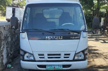 Pearl White Isuzu Nhr 2010 for sale in Manual