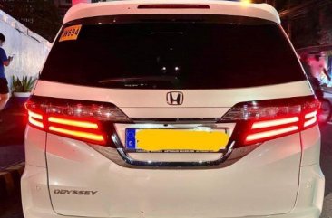 Pearl White Honda Odyssey 2012 for sale in Automatic
