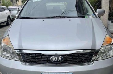 Silver Kia Carnival 2013 for sale in Automatic