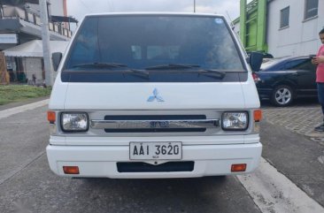 Selling White Mitsubishi L300 2014 in Quezon