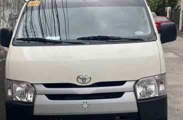 Selling White Toyota Hiace 2020 in Makati