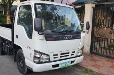 Pearl White Isuzu Nhr 2011 for sale in Manual