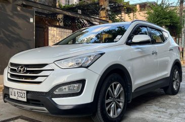Pearl White Hyundai Santa Fe 2015 for sale in Automatic