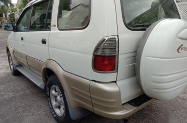 White Isuzu Crosswind 2002 for sale in Paranaque 