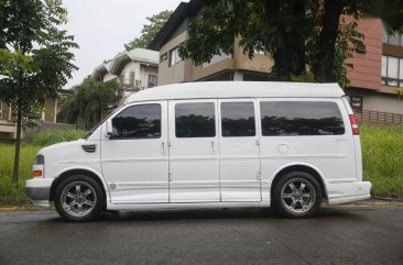 Selling White GMC Savana 2010 in Quezon