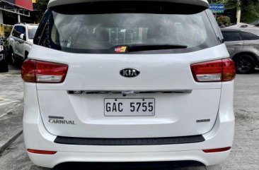 Pearl White Kia Carnival 2017 for sale in Pasig 