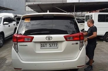 White Toyota Innova 2021 for sale in Quezon 