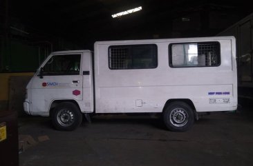 Selling White Mitsubishi L300 2012 in Quezon City