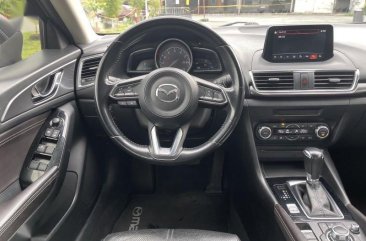Selling Silver Mazda 3 2018 in Pasig