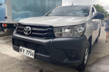 Selling White Toyota Hilux 2019 in Quezon City