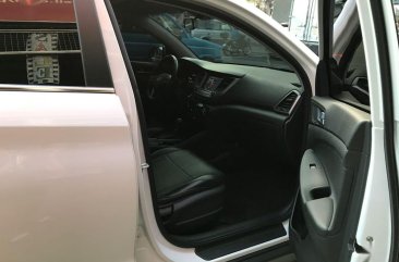 Selling White Hyundai Tucson 2019 in Quezon City